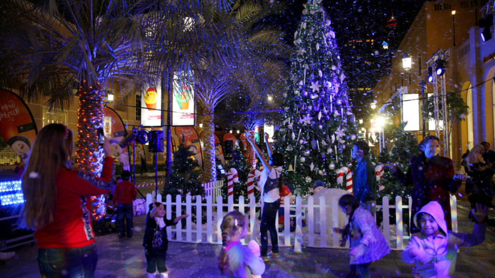 Krishtlindjet në Dubai, mes dëborës dhe slitave