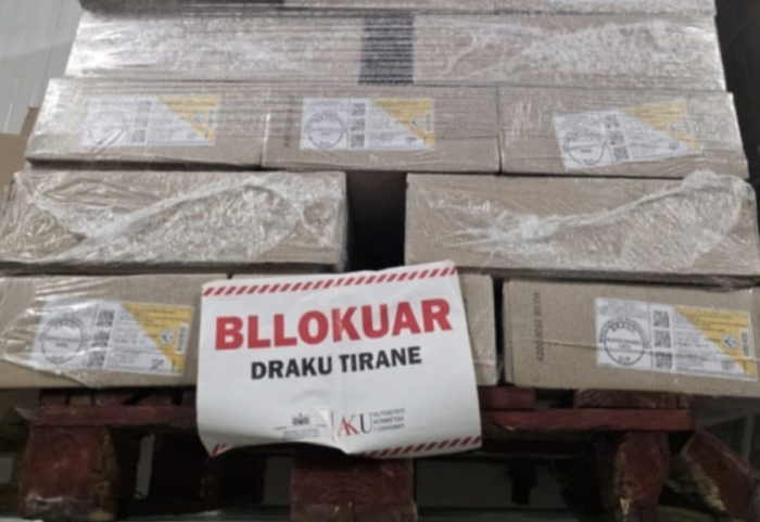 AKU bllokon 5 ton djathë dhe 944 kilogramë fileto pule