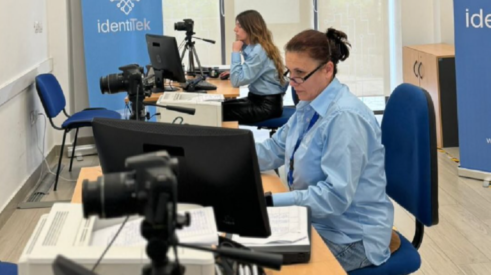 Fluks aplikimesh për mjete identifikimi gjatë festave, IdentiTek mban hapur zyrat edhe të premten