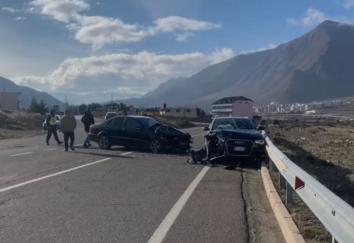 Aksident në Rrugën e Arbrit, një i plagosur rëndë