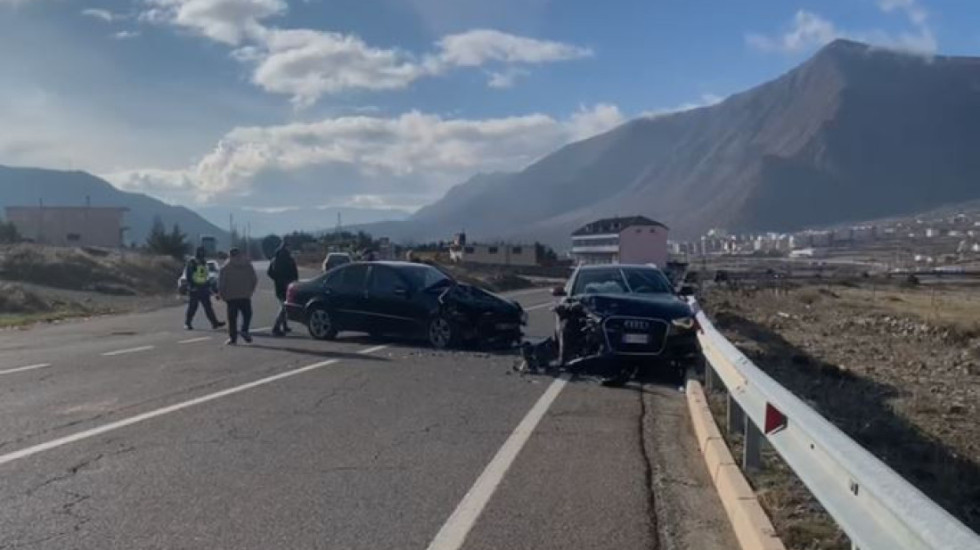 Aksident në Rrugën e Arbrit, një i plagosur rëndë