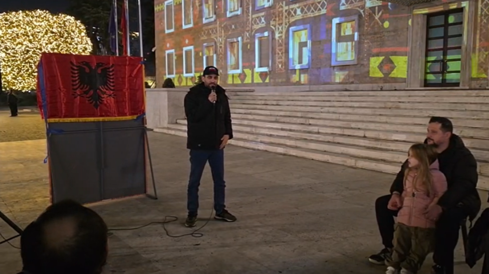 18 ditë protestë para Kryeministrisë, Lapaj: Nga çdo cep i vendit, më 4 janar të largojmë Edi Ramën