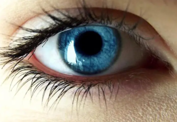 E thotë shkenca: Ndryshimi te sytë që zbulon nëse dikush ka tërheqje ndaj teje