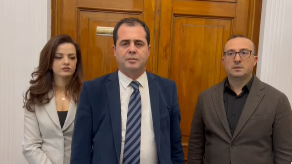 Dera e Kuvendit e mbyllur, dështon tentativa e PD për mbledhjen e Këshillit të Mandateve për çështjen "Balluku"