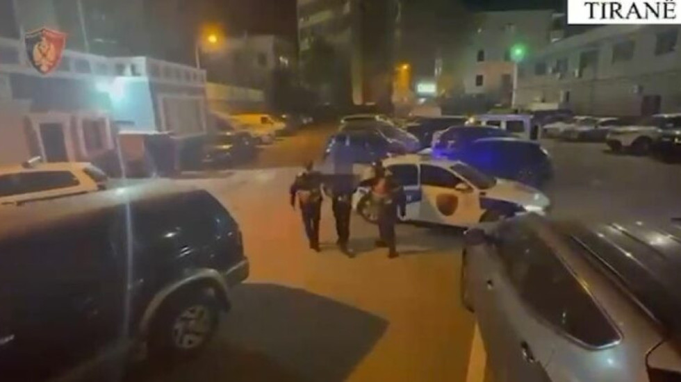 Përndiqte 37-vjeçaren në Tiranë, në pranga i riu