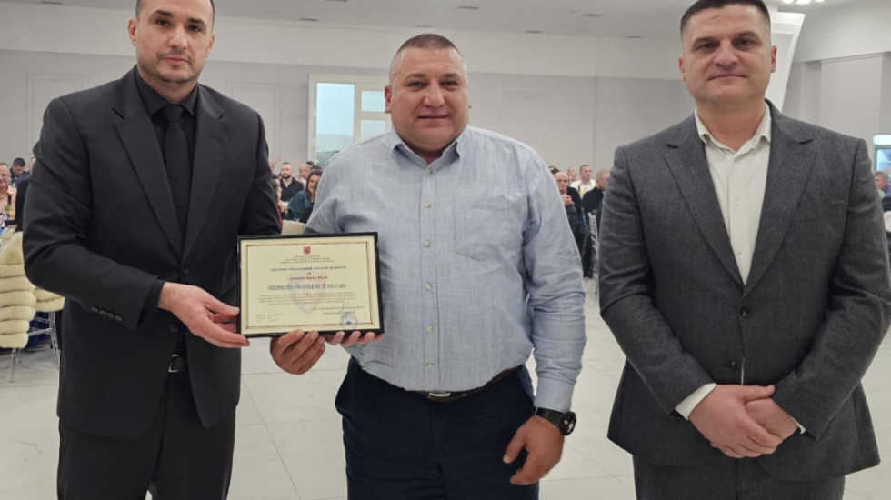 I shpëtoi jetën protestuesit, vlerësohet polici i “Shqiponjave”