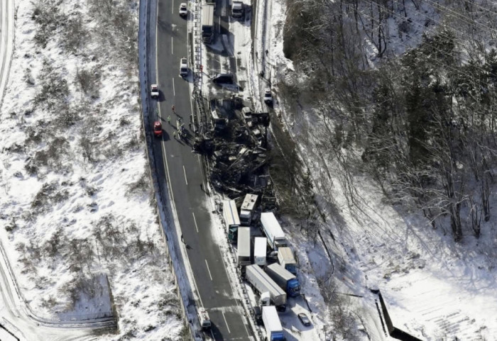 Aksident masiv me 56 makina, viktima dhe dhjetëra të plagosur në Japoni