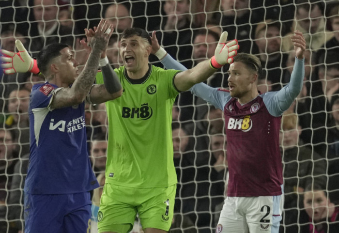 Aston Villa befasia e këtij sezonit në Premier League, mposhtin Chelsean në Londër