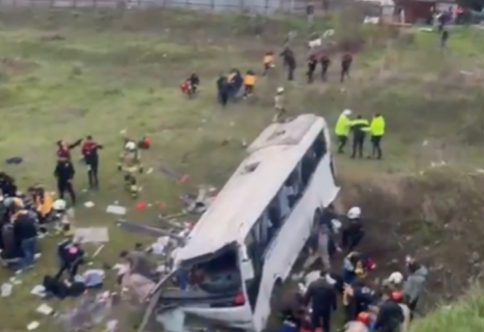 Aksidentohet autobusi me punëtorë në Turqi, të paktën 4 viktima