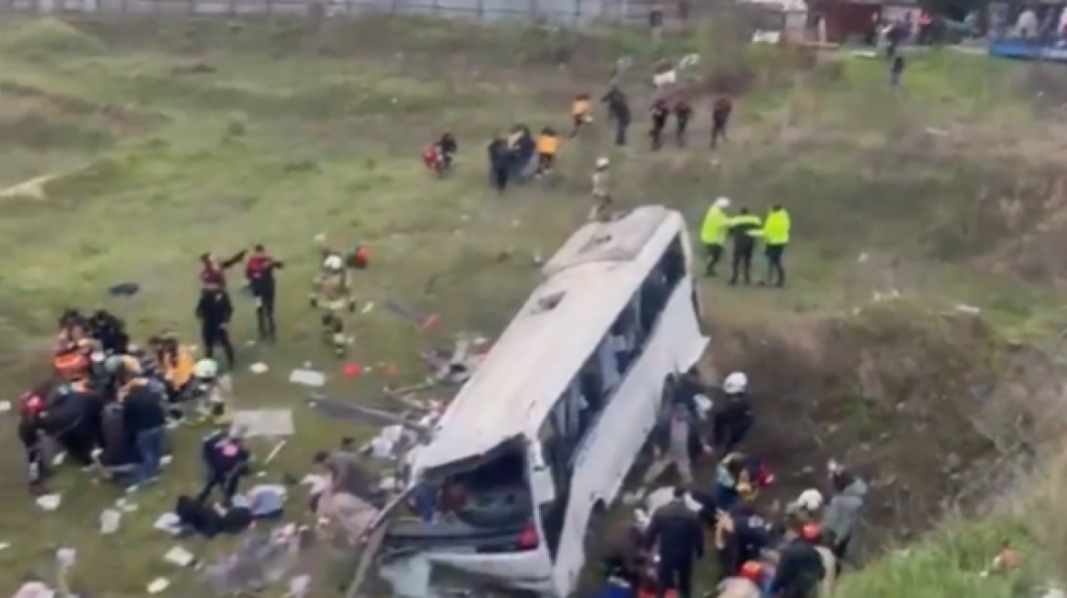 Aksidentohet autobusi me punëtorë në Turqi, të paktën 4 viktima