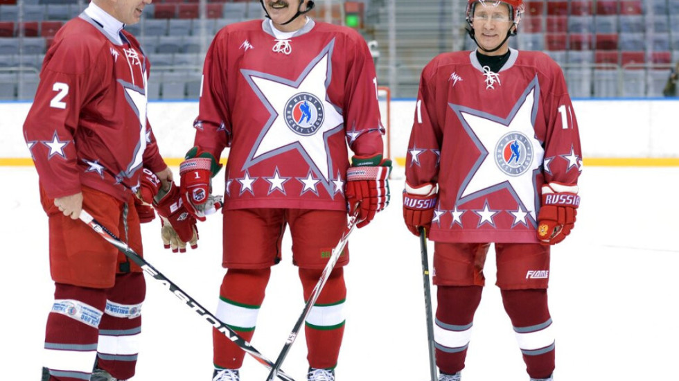 Lukashenko dëmtohet teksa luante hokej në akull