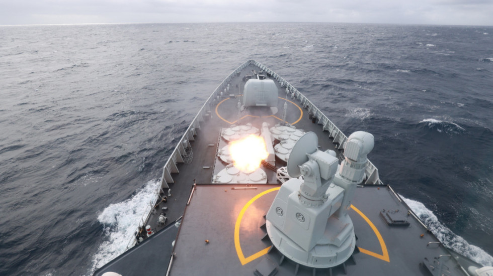 Kina lëshon raketa pranë Tajvanit, 130 avionë “rrethojnë” ishullin