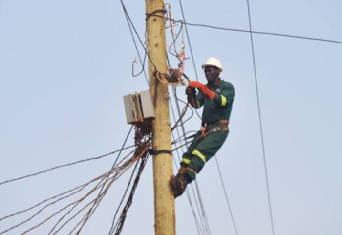 Fshati në festë, banorët gëzojnë kur vjen elektriciteti për herë të parë