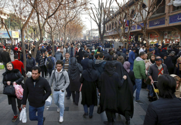 Irani bllokohet nga protestat, qytetarët prej tre ditësh në rrugë