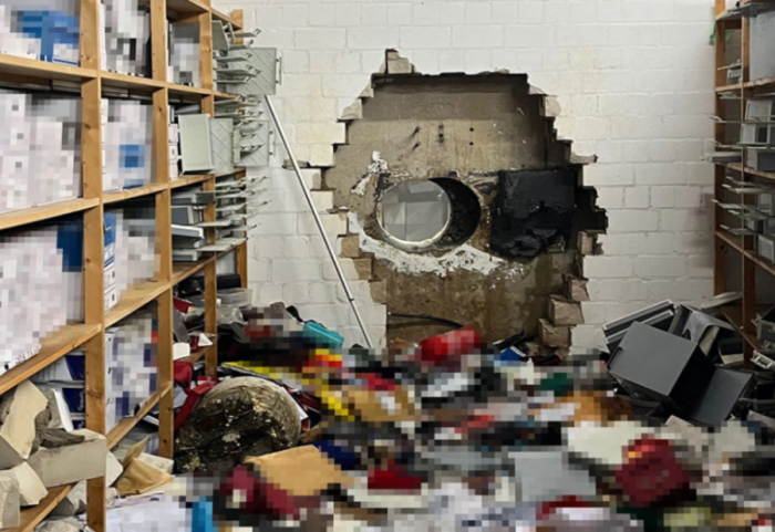 Grabitje si në filma në Gjermani, hajdutët shpojnë murin e bankës, thyejnë mijëra kasa sigurie