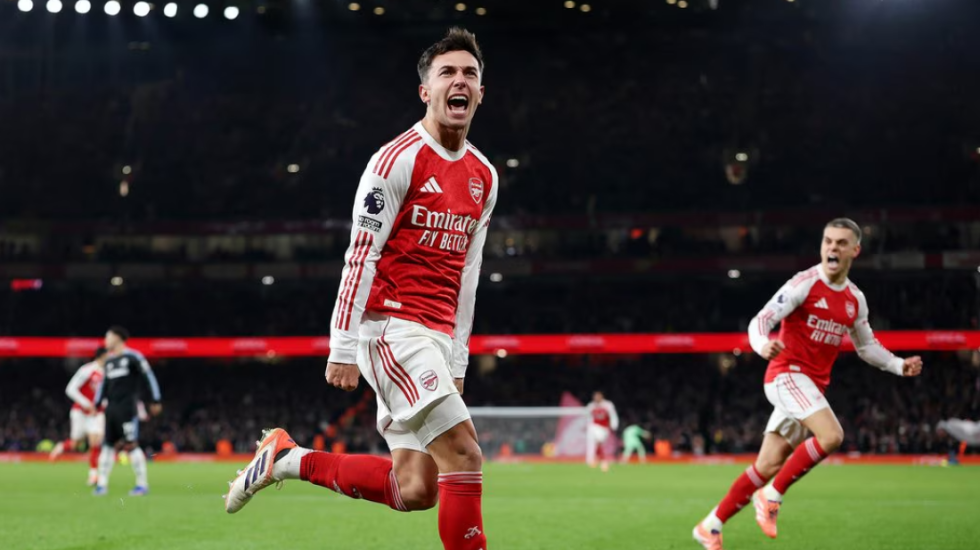 Arsenal i pandalshëm, “blindon” vendin e parë në Premier League