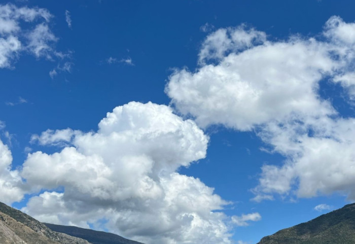 Rikthehen reshjet, dëborë deri në 700 metra