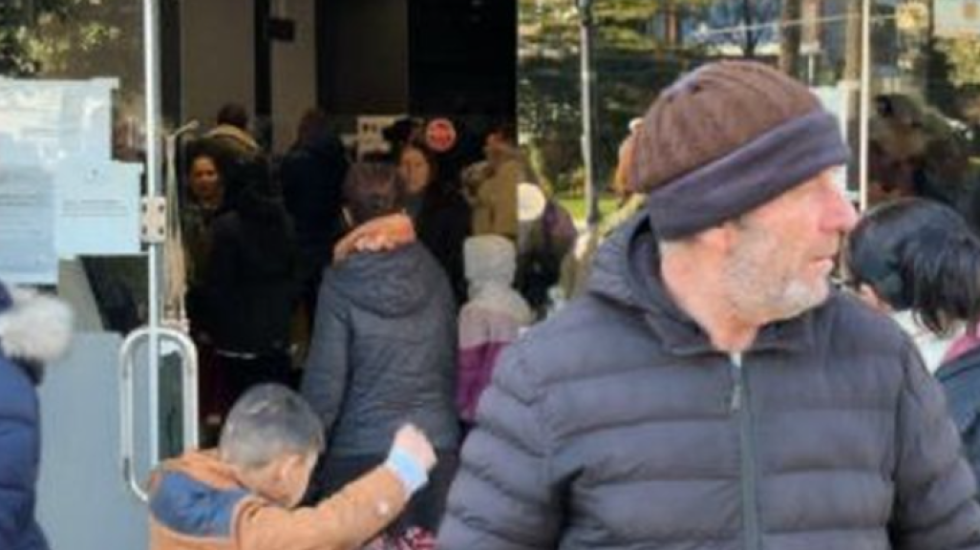 Persona me aftësi të kufizuar protestojnë në Lezhë për shpërblimin e fundvitit