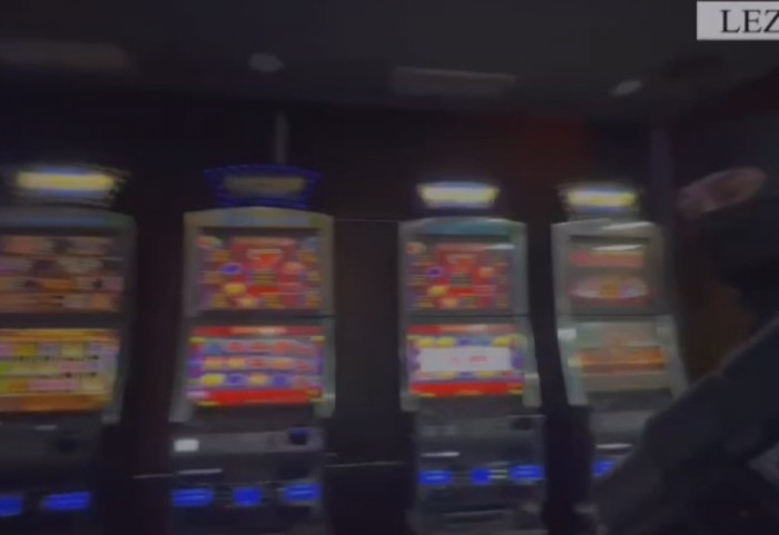 "Barkas, barkas, policia..."/ Në pranga 15 persona, vila e përshtatur si kazino. Në hetim dhe policë