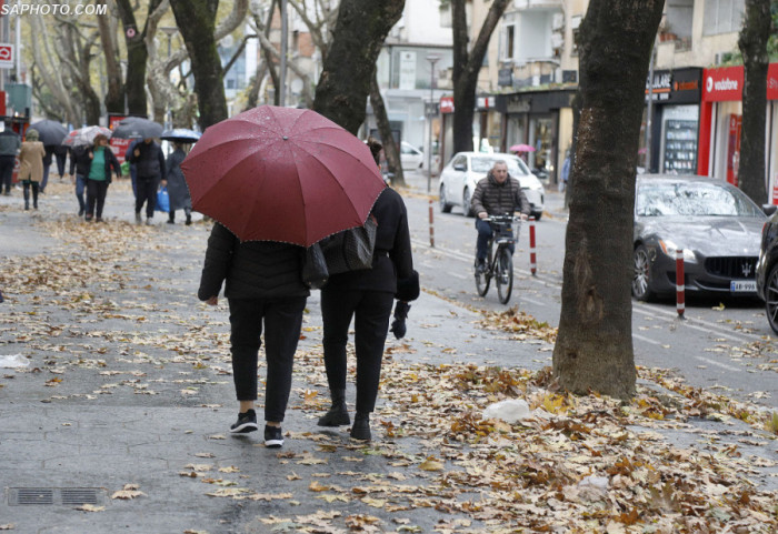 Paralajmëron IGJEUM: Rritje e rrezikshme e prurjeve nga reshjet deri të enjten