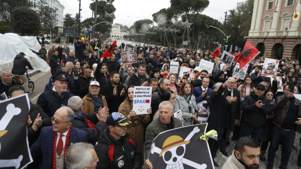 Sot protesta e Partisë Demokratike, policia e Tiranës zbulon masat