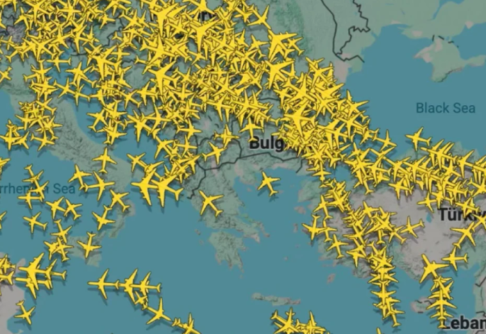 Avionët mbesin në ajër, mbyllet hapësira ajrore e Greqisë për shkak të problemit me frekuencat e radios
