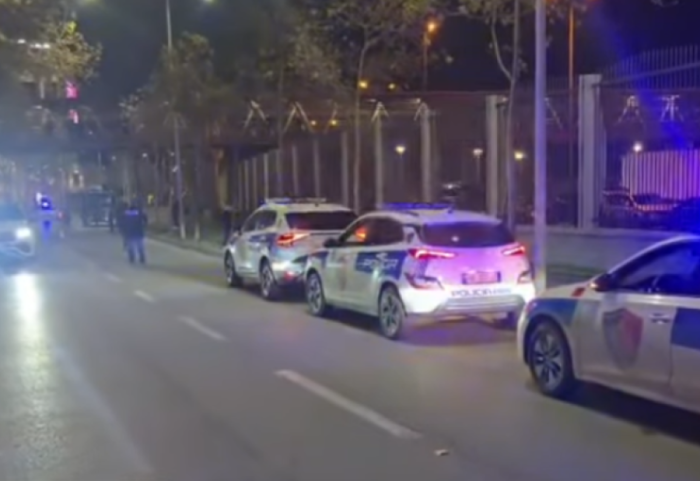 Kapen armë, municione dhe 20 kg kanabis, në pranga babë e bir