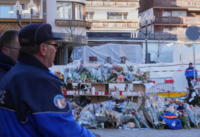 Zvicra gati të vendosë ligje dragoniane për fishekzjarrët pas tragjedisë në Crans Montana