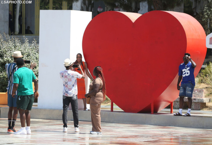 Mbi 12 milionë turistë vizituan Shqipërinë në 2025