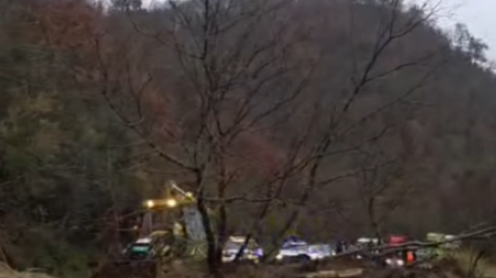 Emergjencë edhe në jug të vendit, rënia e masivit bllokon rrugën Tepelenë–Gjirokastër