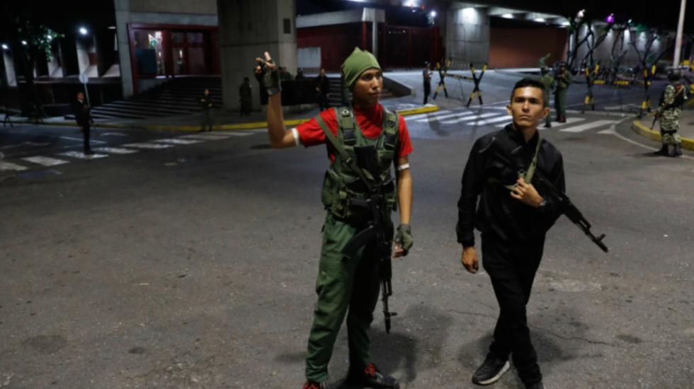 Venezuela nuk gjen qetësi, të shtëna pranë pallatit Presidencial