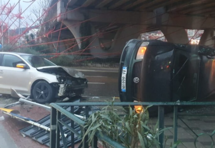 Aksident te “Pallati me Shigjeta”, përmbyset një makinë