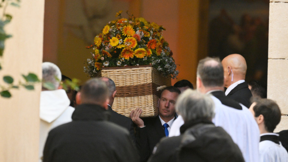 Nën tingujt e Gipsy Kings, lamtumira e fundit për Brigitte Bardot