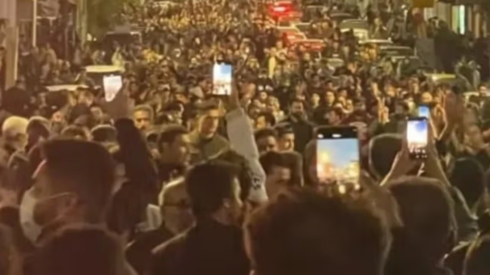 Protestat në Iran përhapen në 111 qytete, qeveria kompenson qytetarët me 7 dollarë