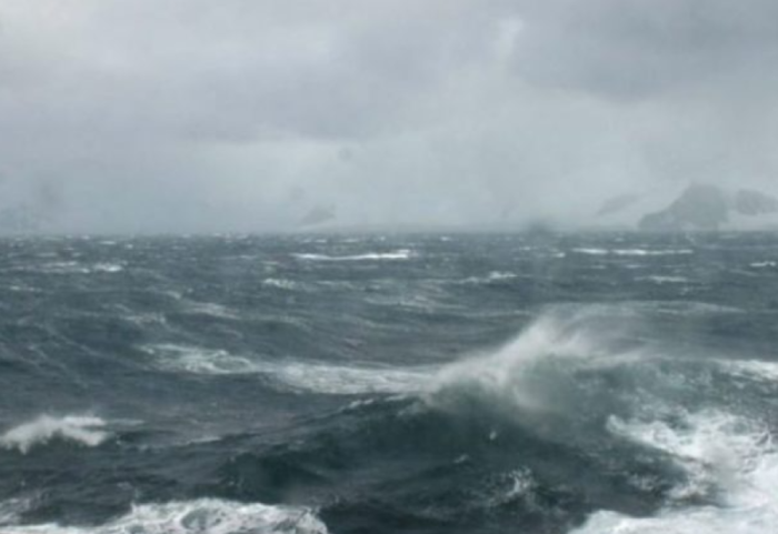 Deti i trazuar, Kapiteneria e Vlorës ndalon varkat e vogla deri në 12 janar