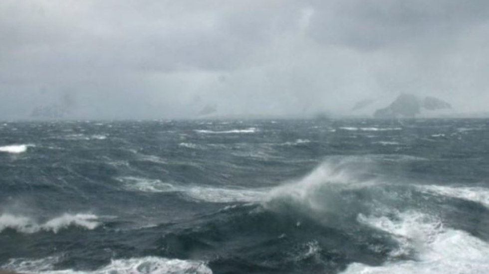 Deti i trazuar, Kapiteneria e Vlorës ndalon varkat e vogla deri në 12 janar