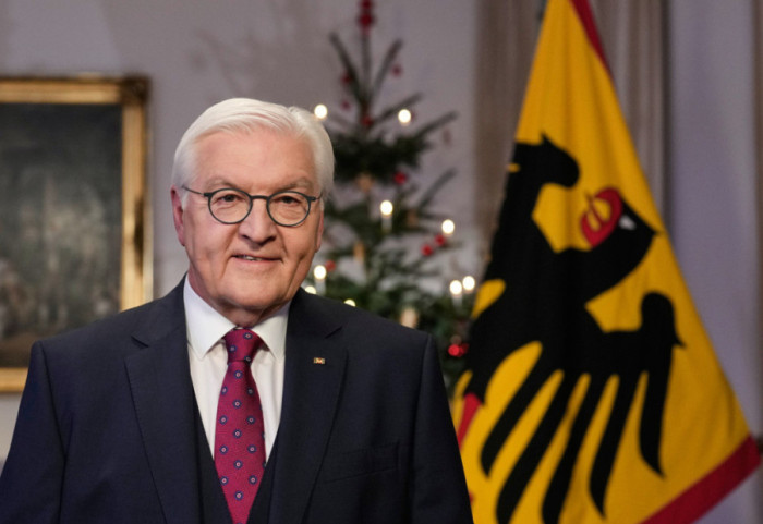 “Po rrëzon rendin botëror dhe po e kthen në strofull hajdutësh”, Presidenti gjerman  sulmon Trump