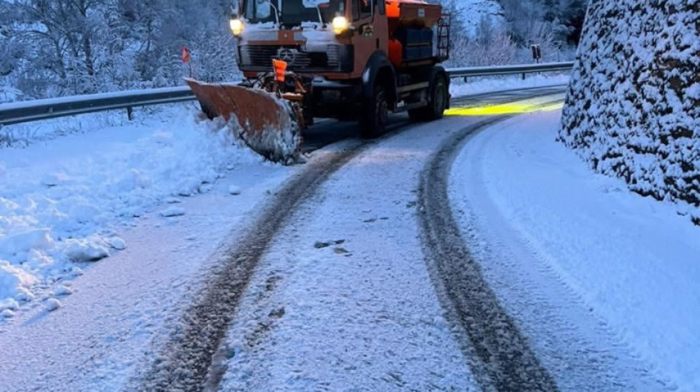 Shqipëria nën ujë dhe borë, lumenjtë dalin nga shtrati, dhjetëra fshatra të izoluar