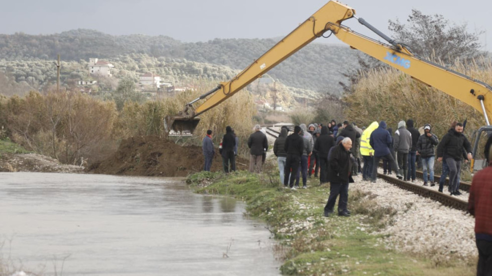 Ministria e Mbrojtjes: Qarqet problematike nga moti i keq