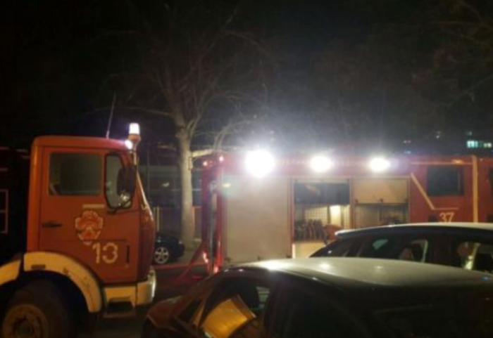 Zjarri përfshin tregun e “5 Majit” në Tiranë