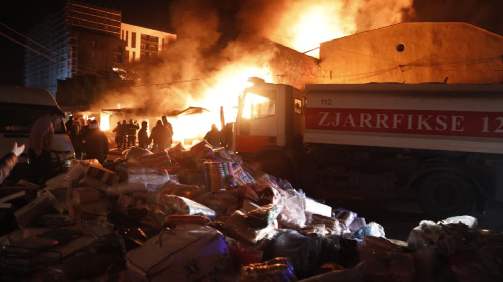Zjarr i madh në repartin e përpunimit të baterive në Elbasan