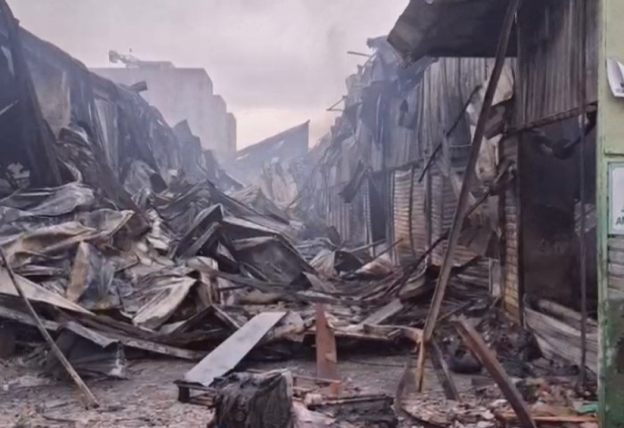 Çfarë la pas zjarri tek "5 Maji", dëme kolosale për dhjetëra dyqane