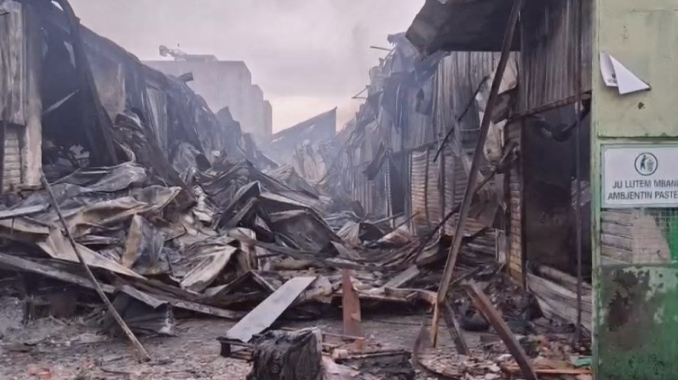 Çfarë la pas zjarri tek "5 Maji", dëme kolosale për dhjetëra dyqane