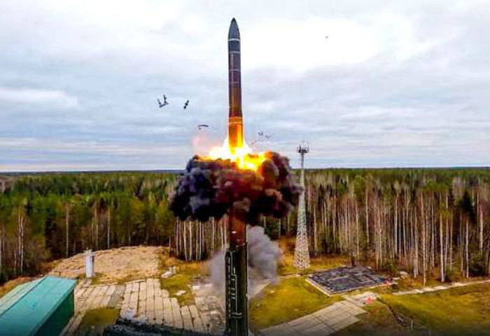 Raketa balistike ruse rrezikoi të vriste ministrin europian, Kievi: Krime lufte!