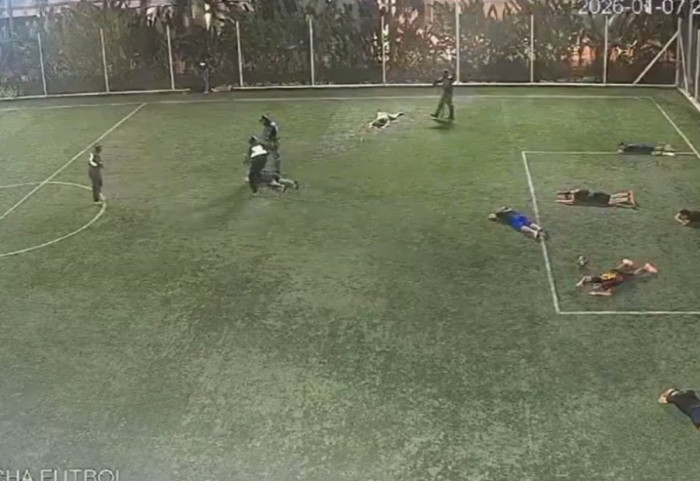 Pushtuan fushën e futbollit të veshur si policë, ekzekutim horror në Ekuador