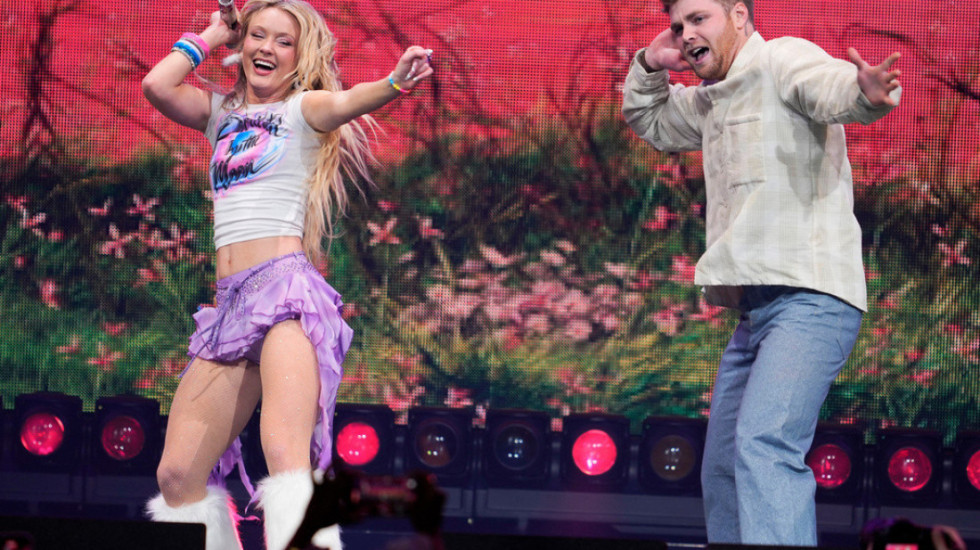 Të gjithë po kthehen në 2016, trendi i ri i rrjeteve sociale