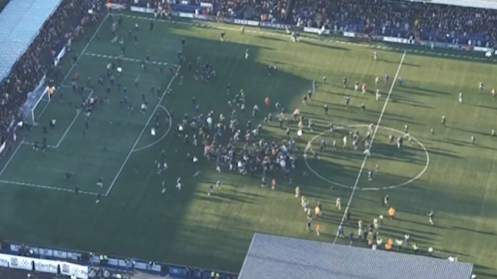 Çmenduri në Angli, skuadra me “punëtorë ndërtimi” eliminon nga kupa kampionët në fuqi!