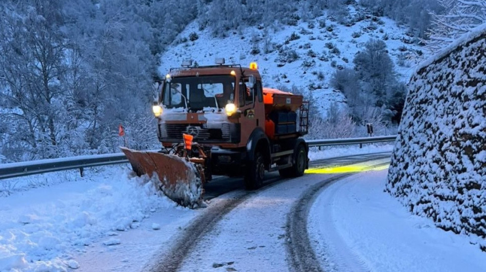 Reshjet e borës, Rama: Borëpastrueset në terren pa ndërperje