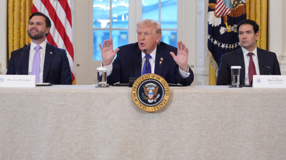 Trump: 25% tarifë me SHBA për shtetet që bëjnë biznes me Iranin