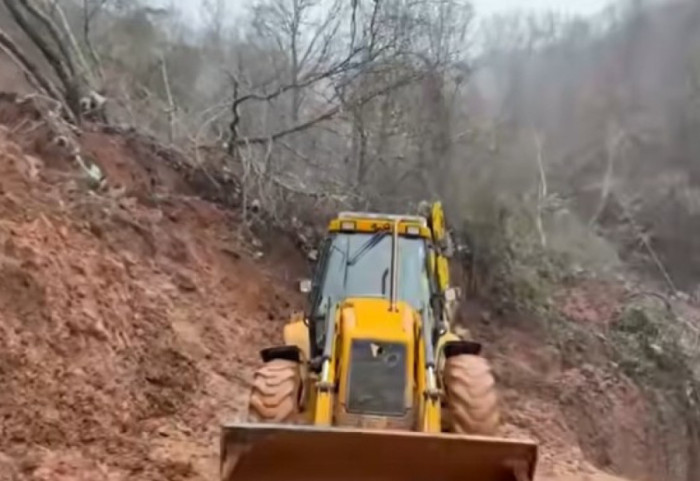 Rrëshqitja e dherave, bllokohet sërish rruga në Zallë-Dardhë